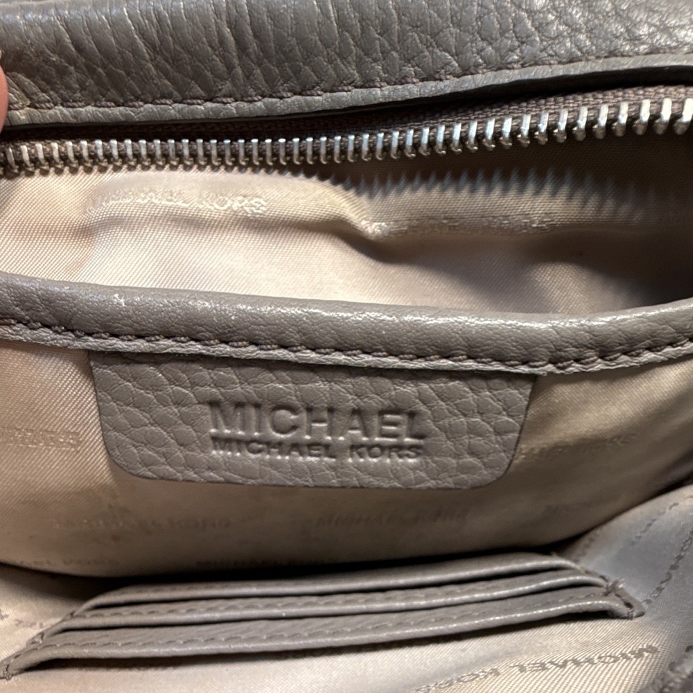 Michael Kors Small Gray Pebbled Oval Crossbody Bag Chain Tassel Zip - Picture 5 of 11